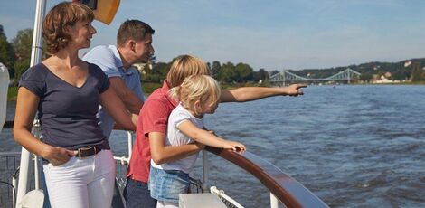 Dampfschifffahrt mit der Familie Dampfschifffahrt mit der Familie