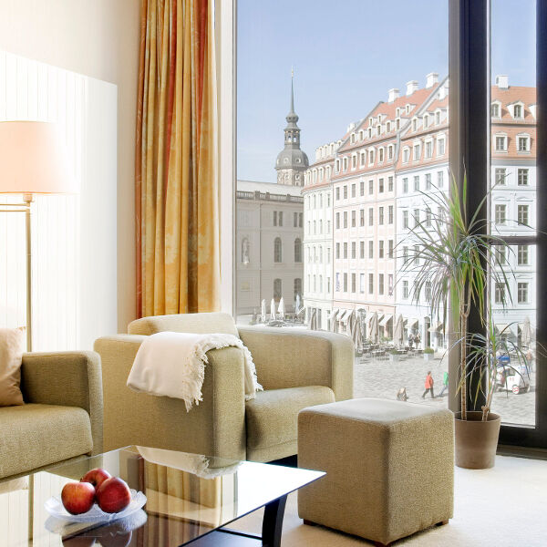 Beispielbild - Wohnbereich mit Blick zum Neumarkt (und Frauenkirche)